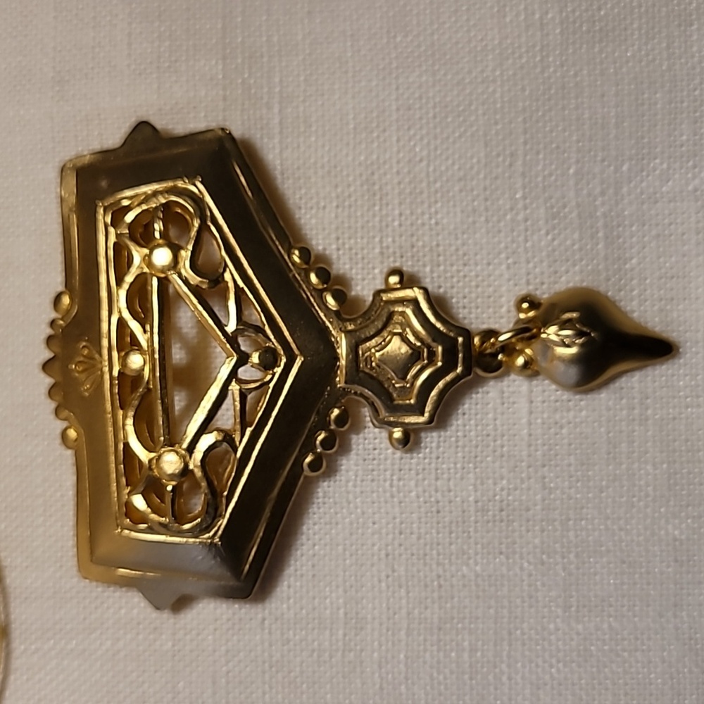Berebi Earrings And Brooch - Picture 3 of 5